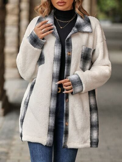 Chaqueta a Cuadros con Hombros Caídos – Estilo y Confort