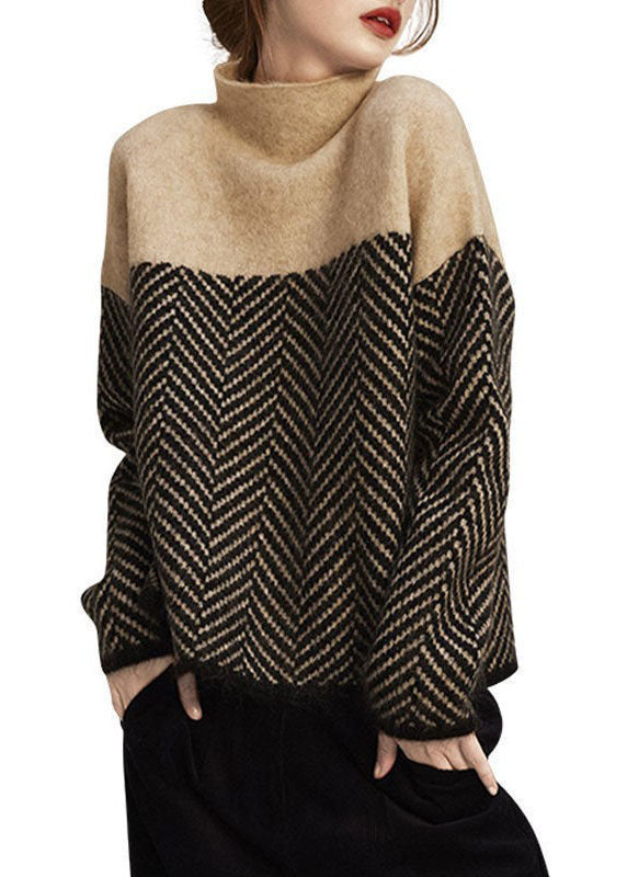 Suéter con cuello cálido y colores alegres