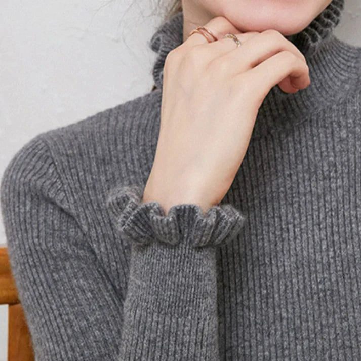 Jersey de cuello alto femenino con delicado diseño de encaje en el cuello y las mangas