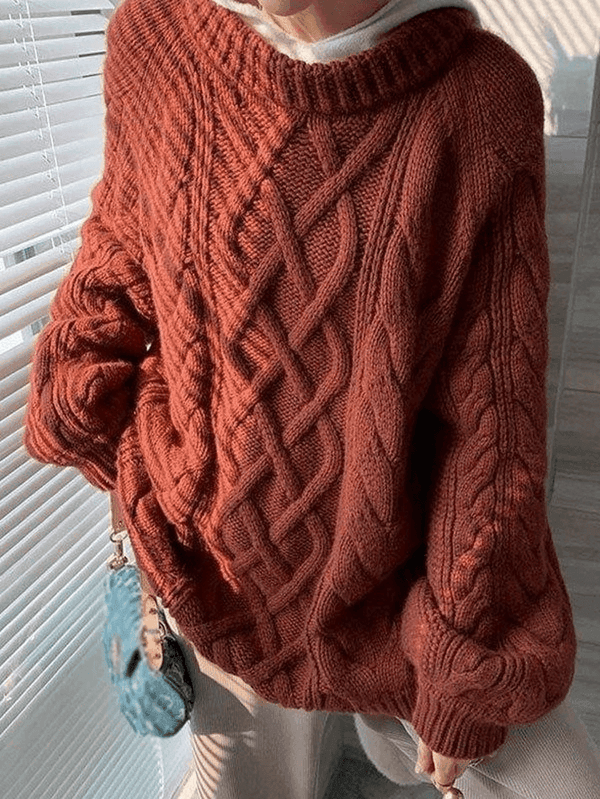 Un jersey holgado con un diseño interesante para un look casual
