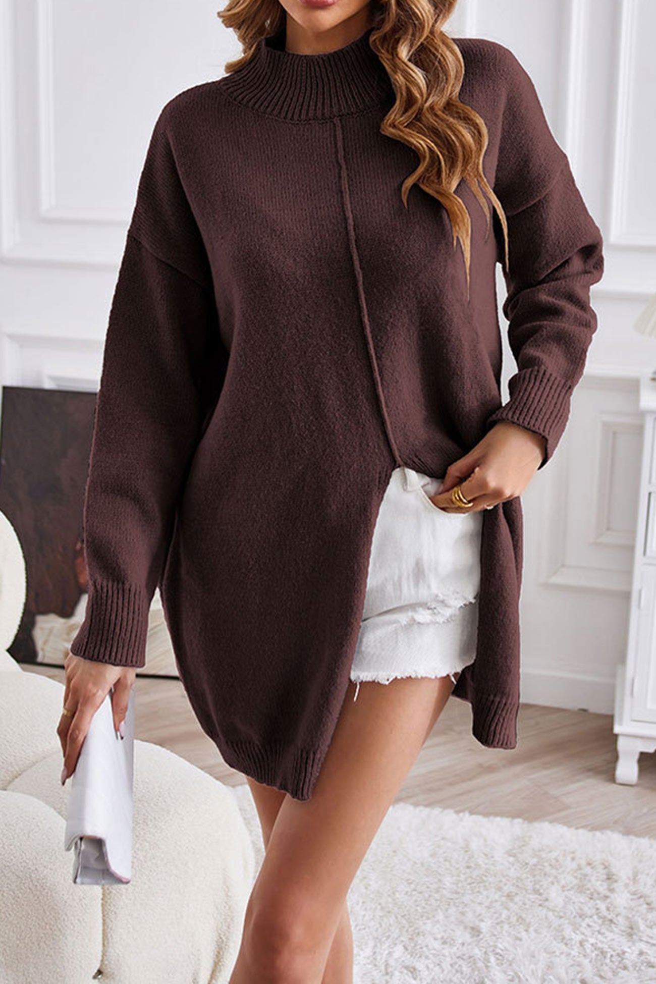 Un elegante jersey con un escote original para combinaciones creativas