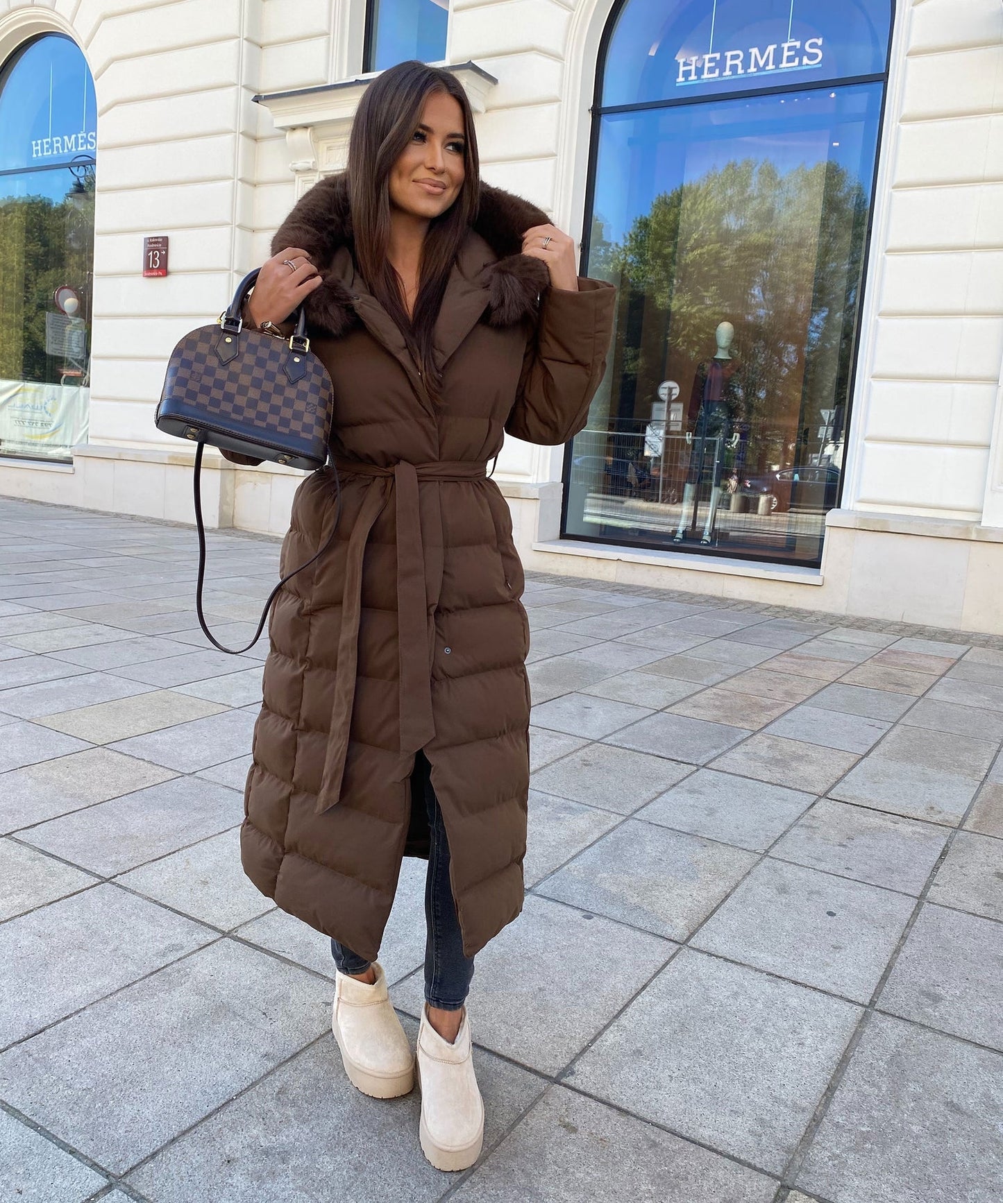 Chaqueta larga de mujer con capucha grande y moderna, cómoda y versátil