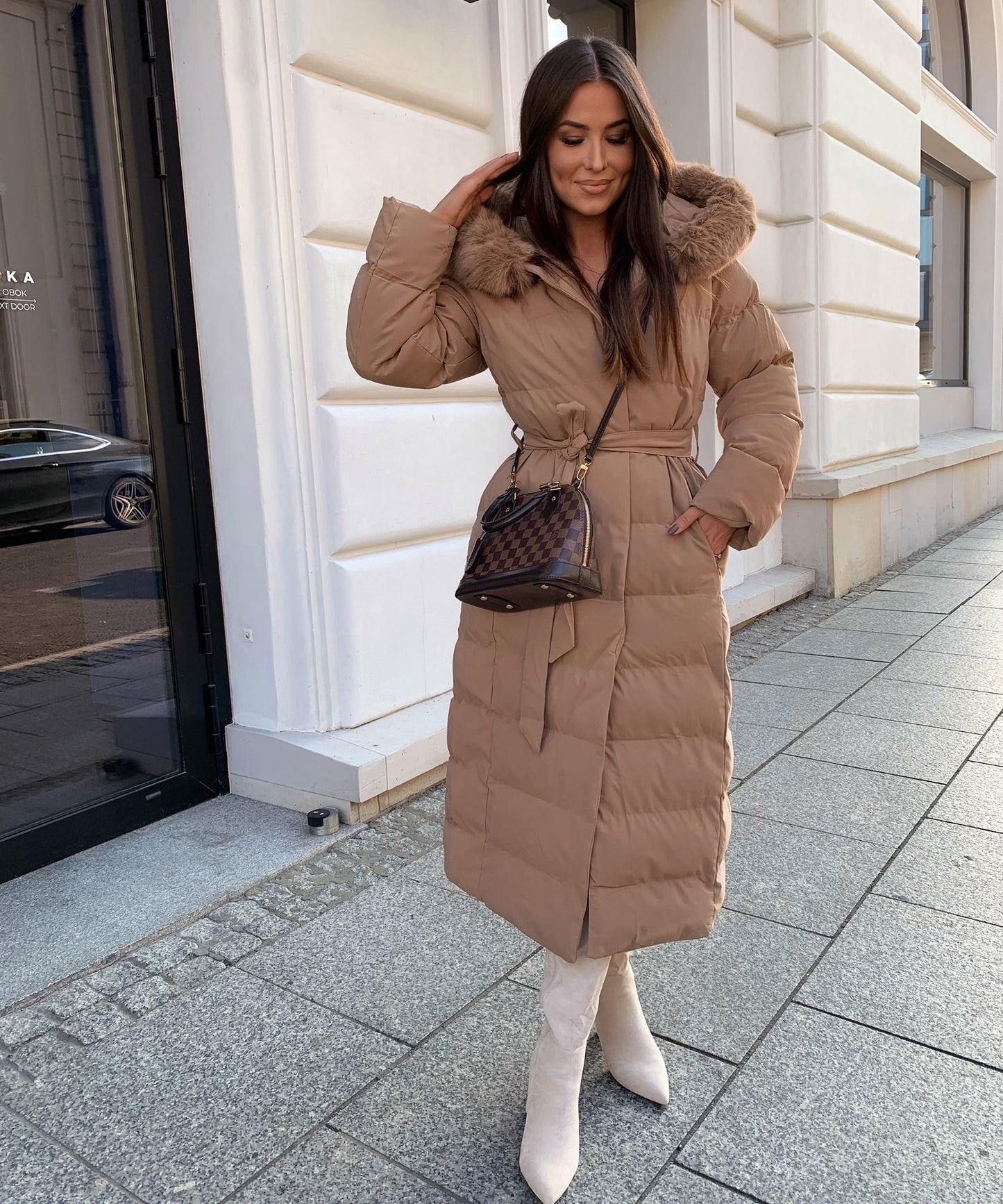 Chaqueta larga de mujer con capucha grande y moderna, cómoda y versátil