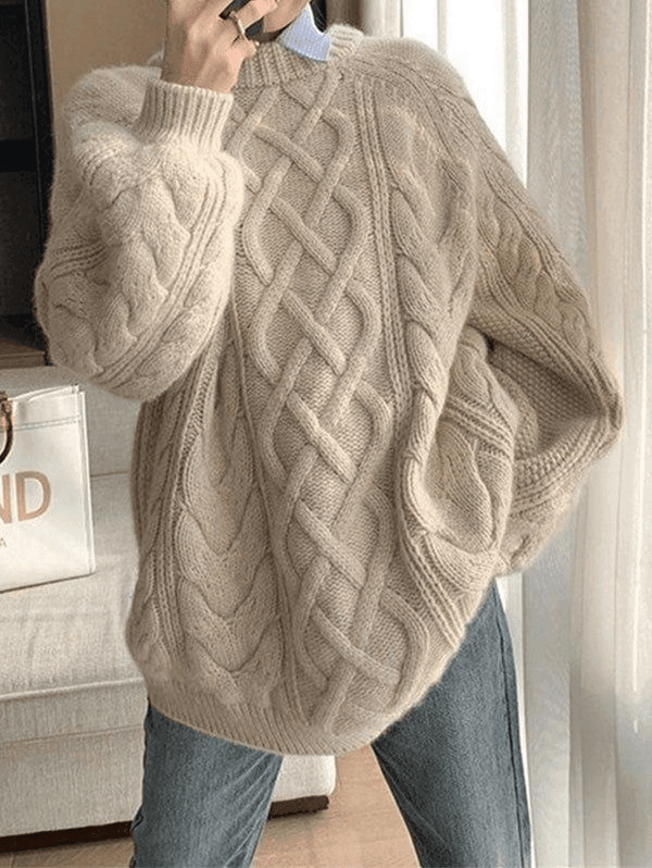 Un jersey holgado con un diseño interesante para un look casual