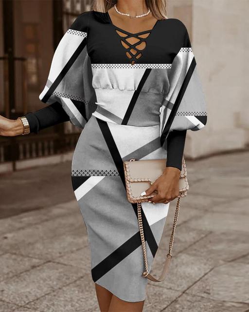 Vestido ajustado sofisticado con un diseño especial y moderno