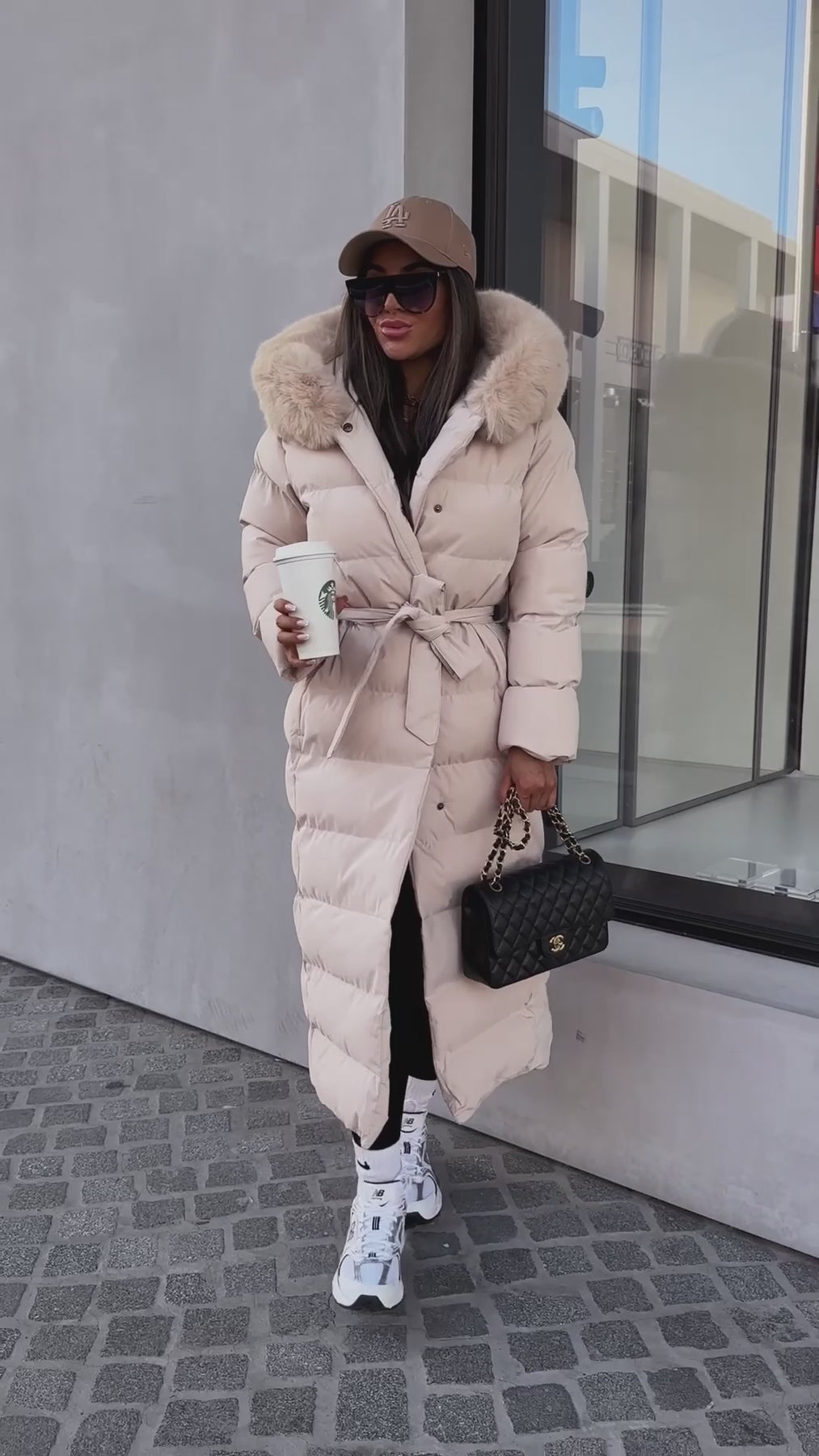 Chaqueta larga de mujer con capucha grande y moderna, cómoda y versátil