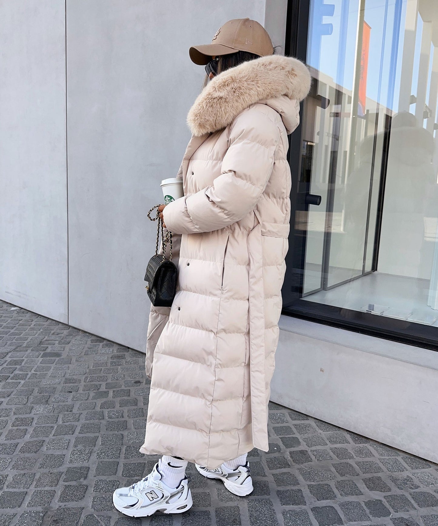 Chaqueta larga de mujer con capucha grande y moderna, cómoda y versátil