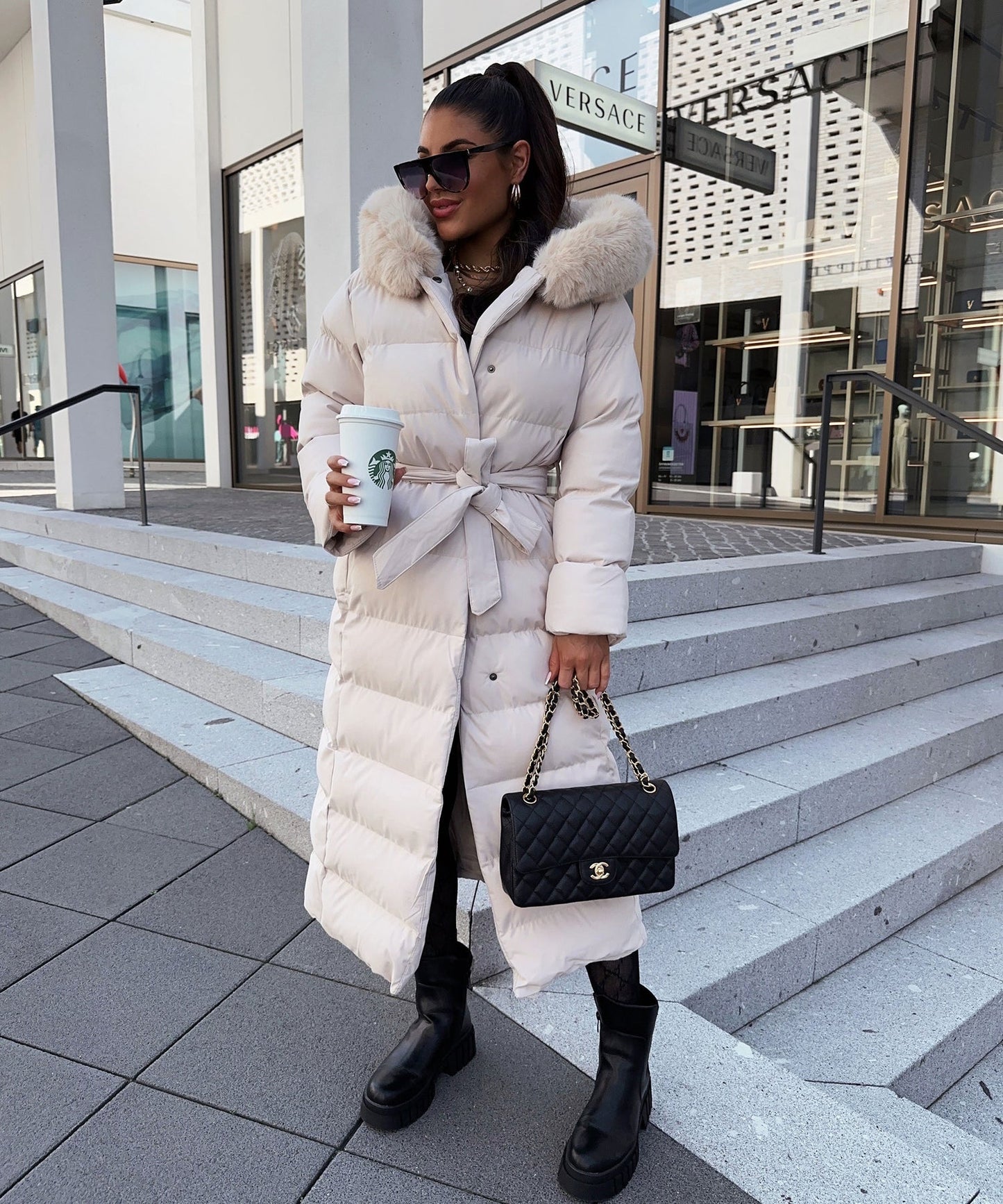 Chaqueta larga de mujer con capucha grande y moderna, cómoda y versátil