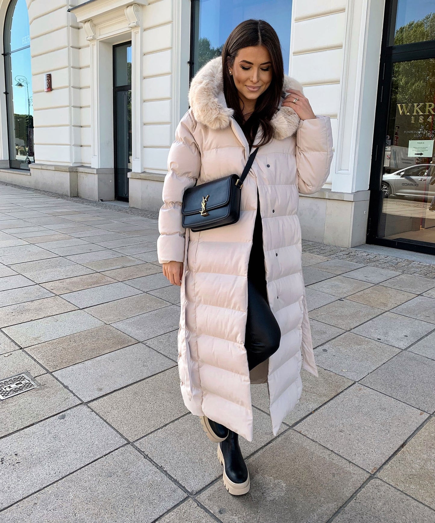 Chaqueta larga de mujer con capucha grande y moderna, cómoda y versátil