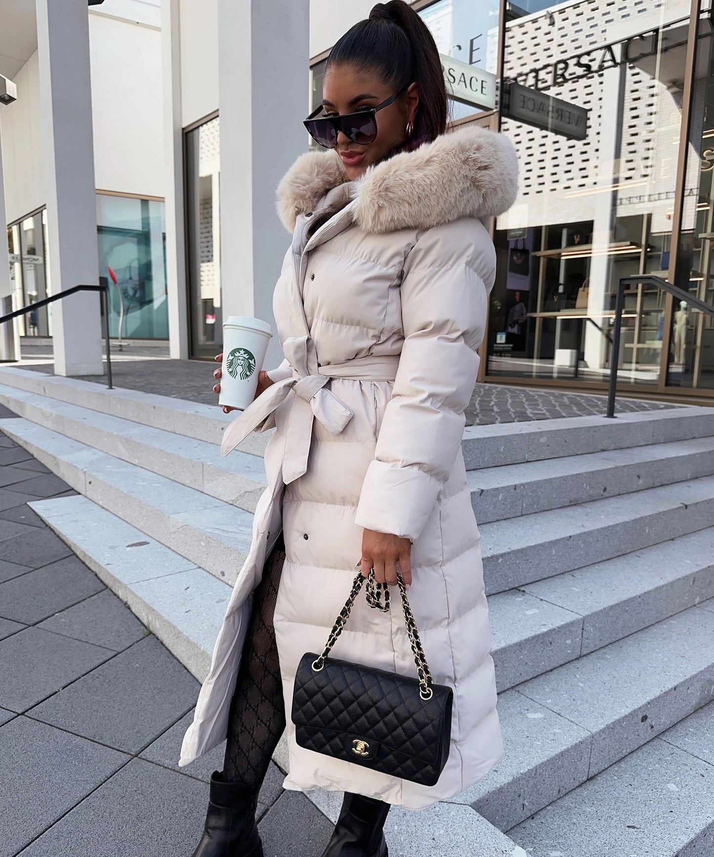 Chaqueta larga de mujer con capucha grande y moderna, cómoda y versátil