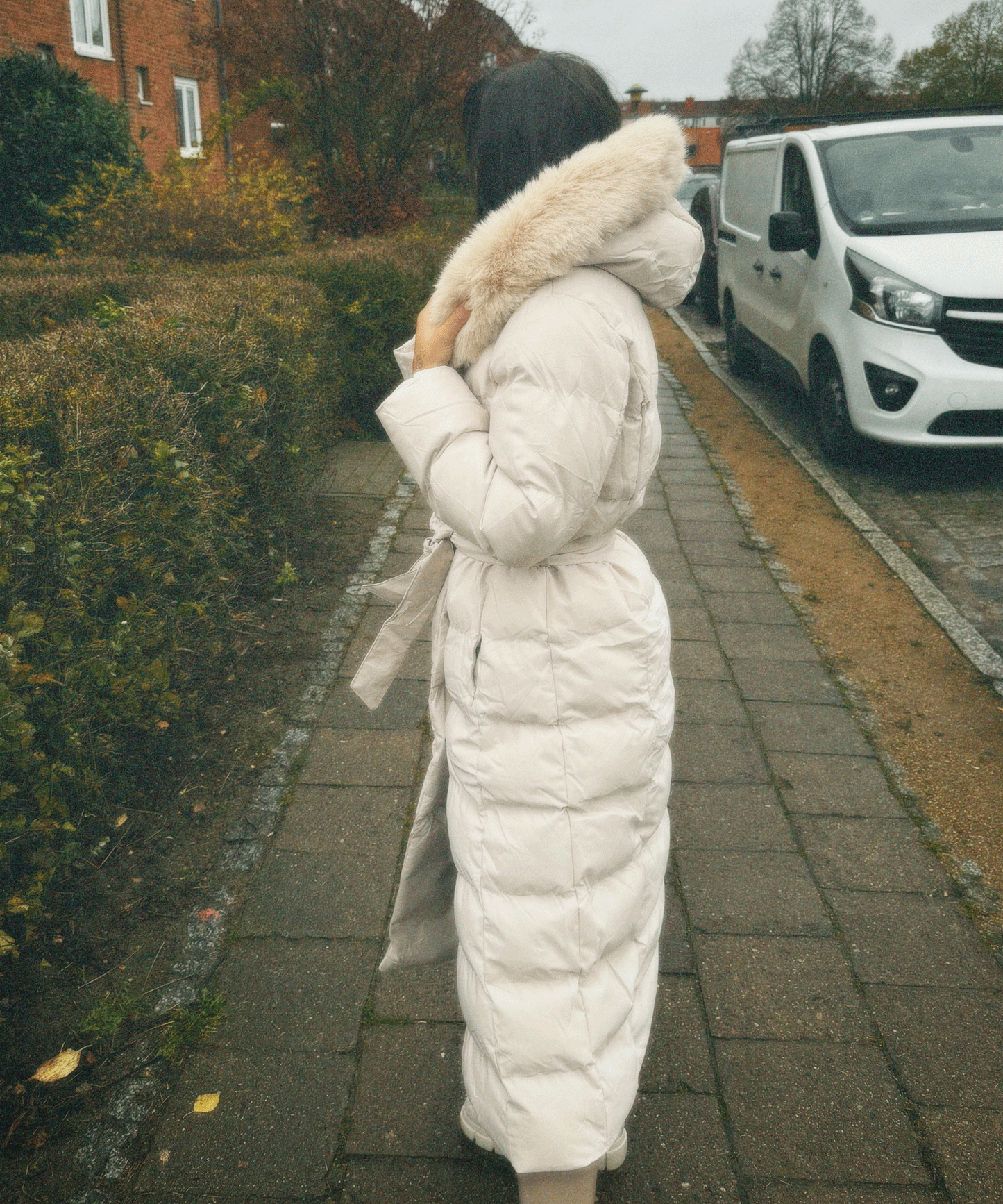 Chaqueta larga de mujer con capucha grande y moderna, cómoda y versátil