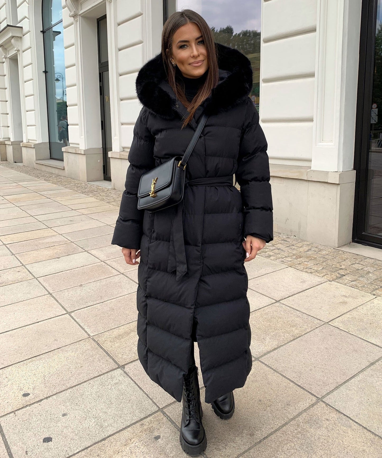 Chaqueta larga de mujer con capucha grande y moderna, cómoda y versátil