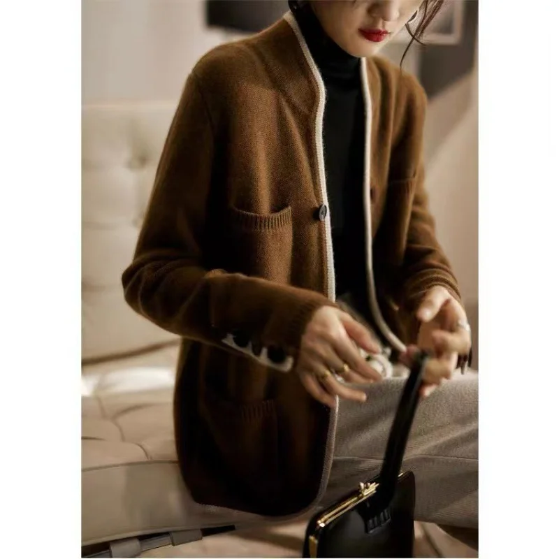 Cárdigan elegante con un patrón intrincado para un toque elegante
