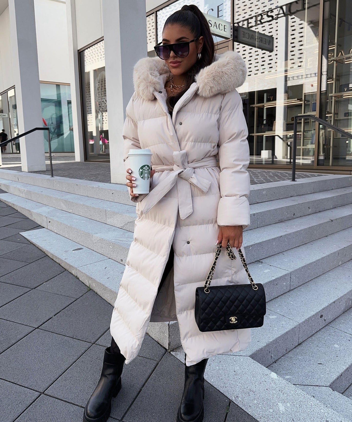 Chaqueta larga de mujer con capucha grande y moderna, cómoda y versátil