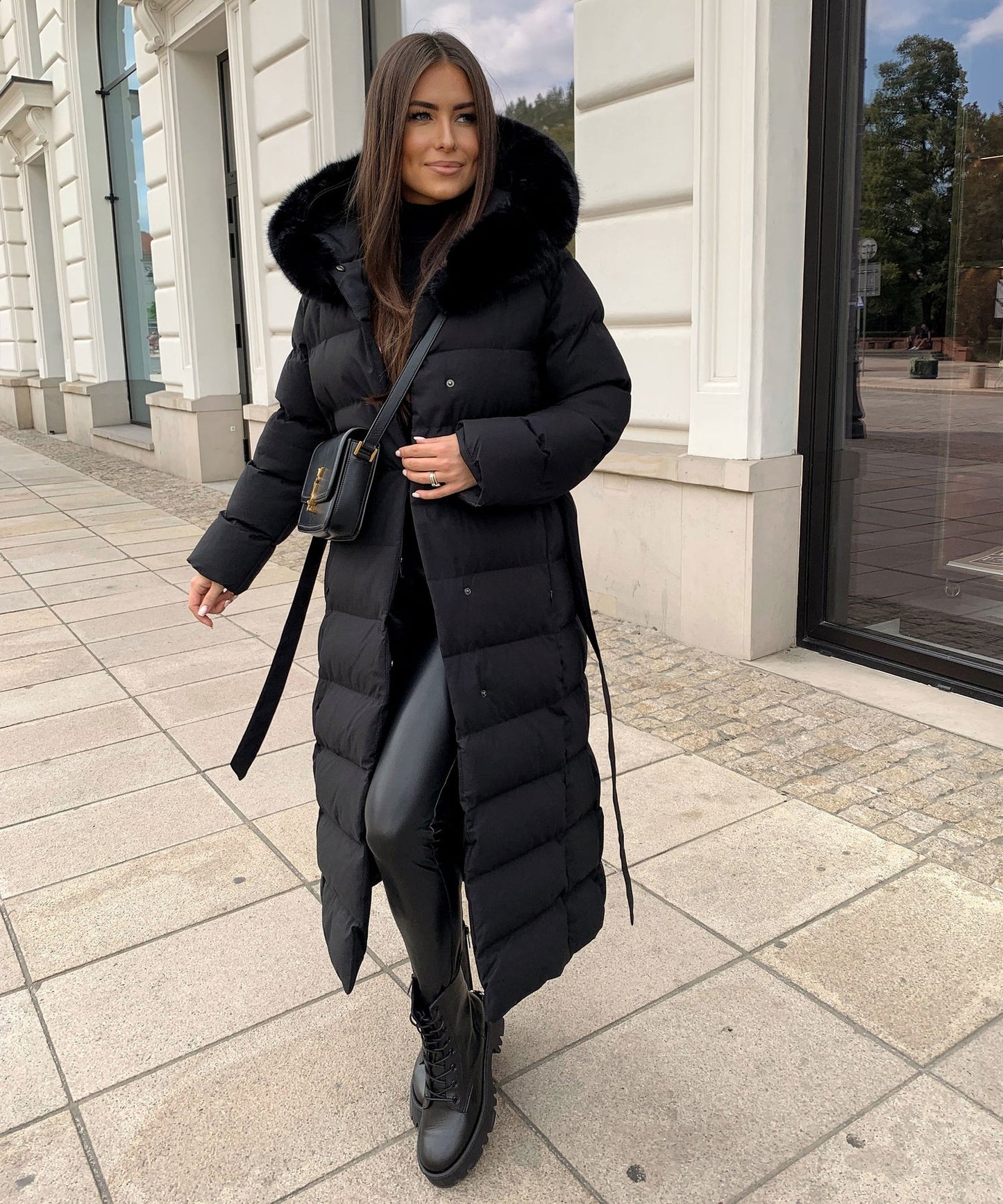Chaqueta larga de mujer con capucha grande y moderna, cómoda y versátil