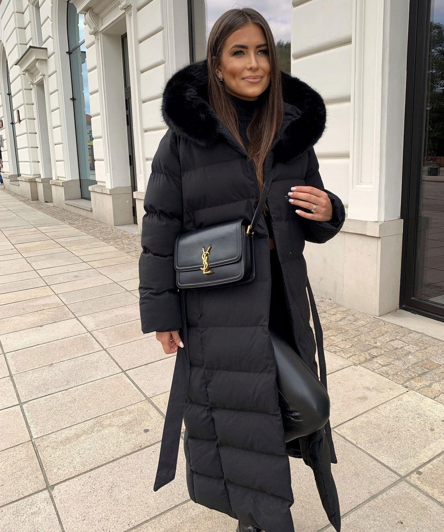 Chaqueta larga de mujer con capucha grande y moderna, cómoda y versátil