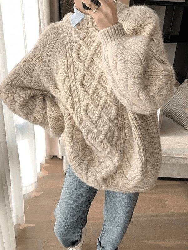 Un jersey holgado con un diseño interesante para un look casual