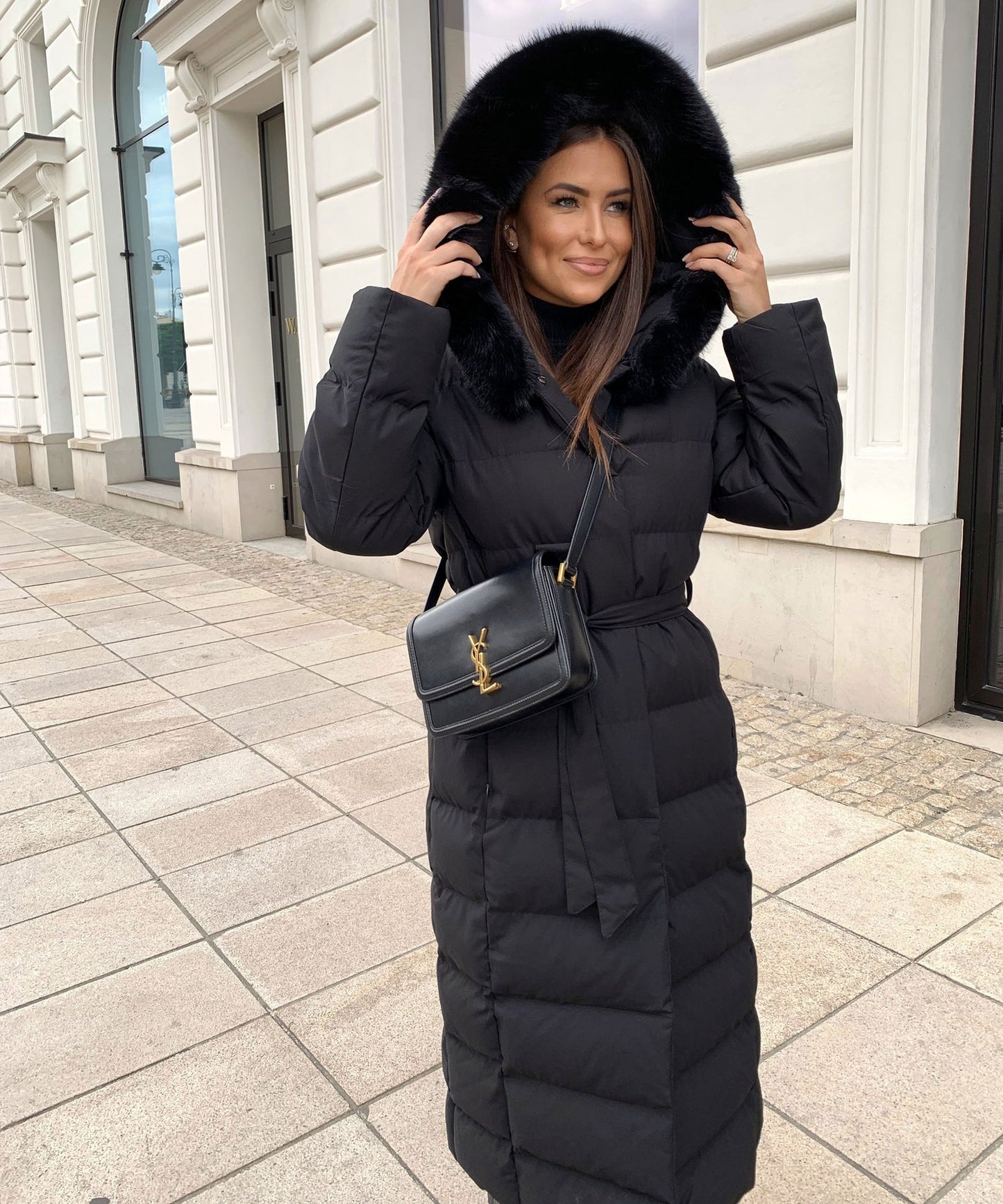 Chaqueta larga de mujer con capucha grande y moderna, cómoda y versátil