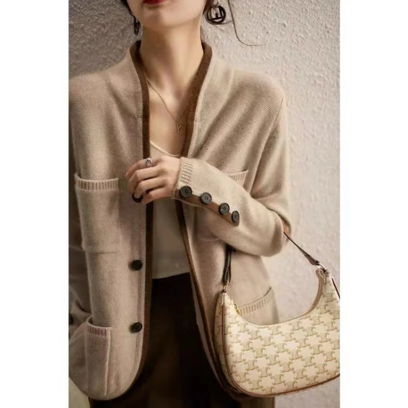 Cárdigan elegante con un patrón intrincado para un toque elegante