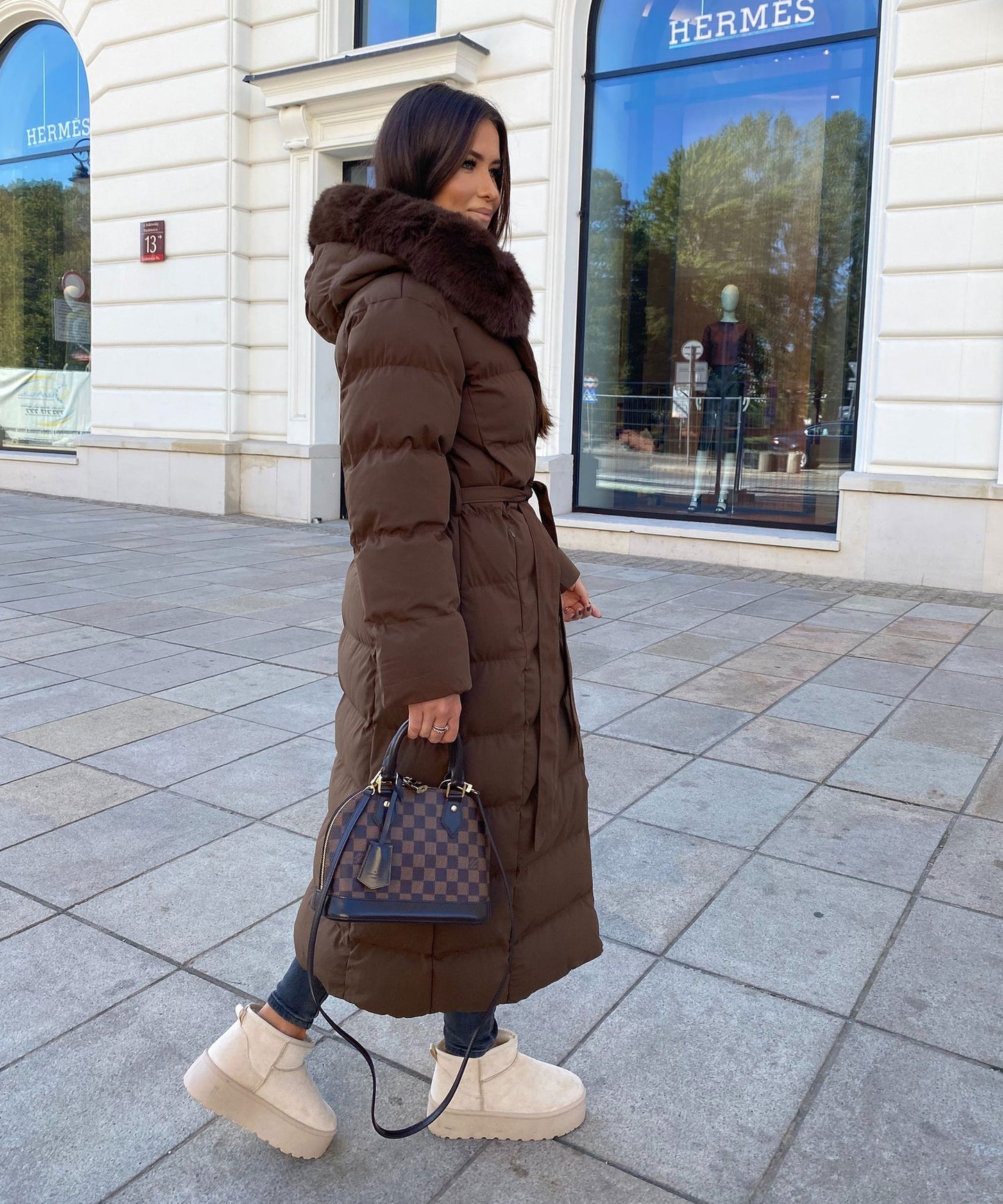 Chaqueta larga de mujer con capucha grande y moderna, cómoda y versátil