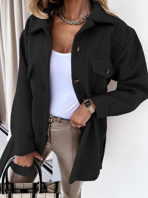 Chaqueta elegante con botones y bolsillos funcionales para uso diario