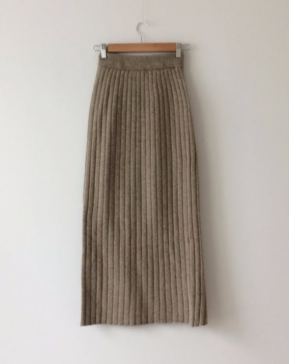 Jupe longue confortable avec un motif côtelé brillant pour des looks élégants