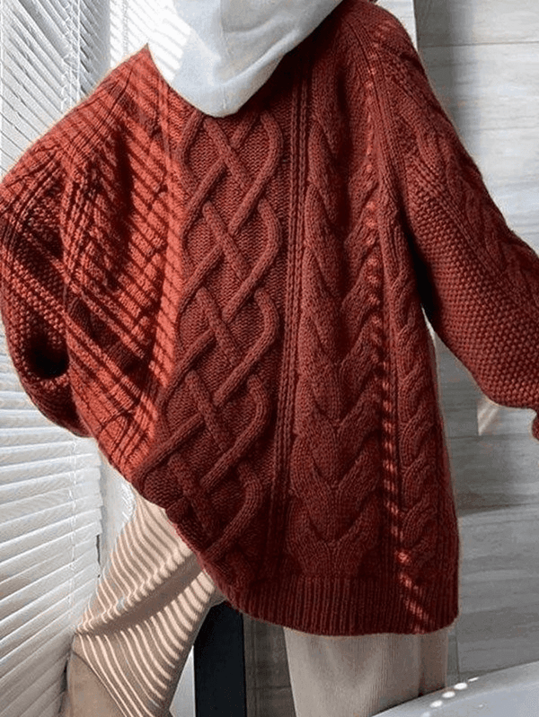 Un jersey holgado con un diseño interesante para un look casual