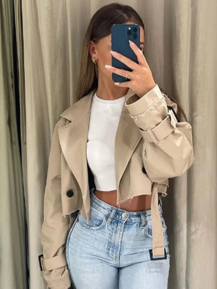 Trench corto de mujer perfecto para cualquier ocasión