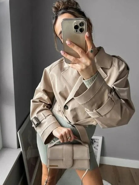 Trench corto de mujer perfecto para cualquier ocasión
