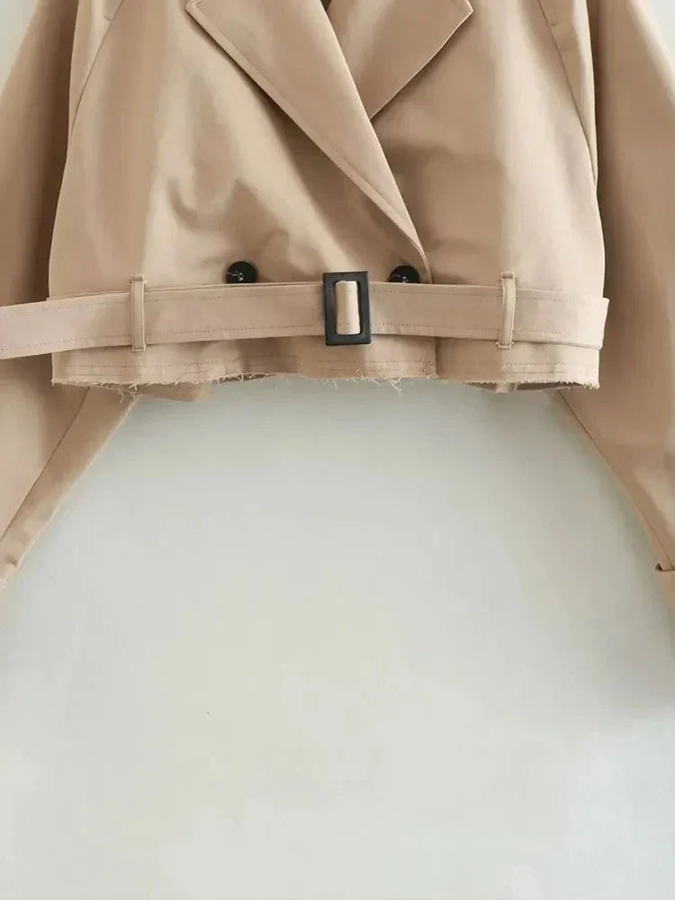 Trench corto de mujer perfecto para cualquier ocasión